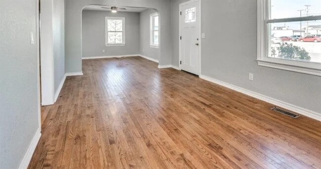 228 W Fairchild Dr
