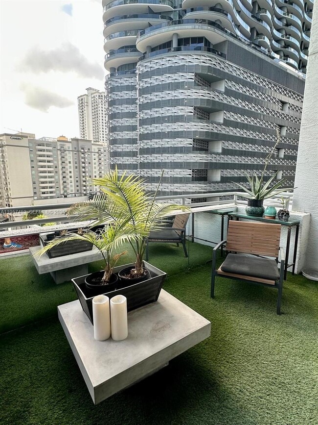 Photo - 1050 Brickell Ave Unidad 818