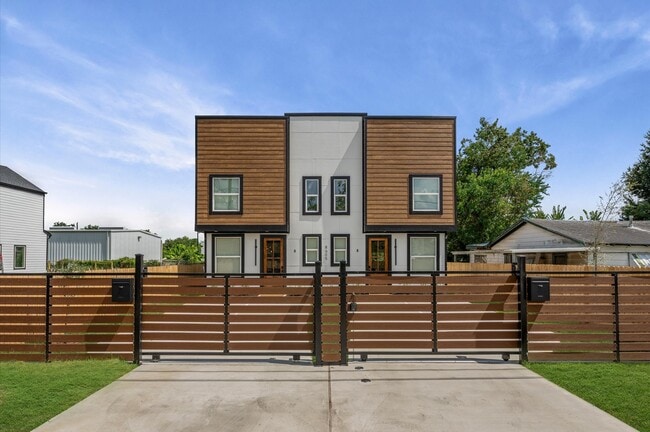 Photo - 8605 Amadwe St