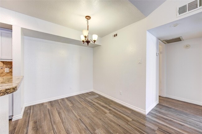 Photo - 10202 Forum Park Dr Unidad 256