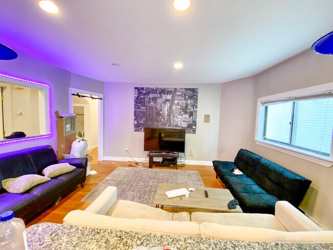 Photo - 74 Ashford St