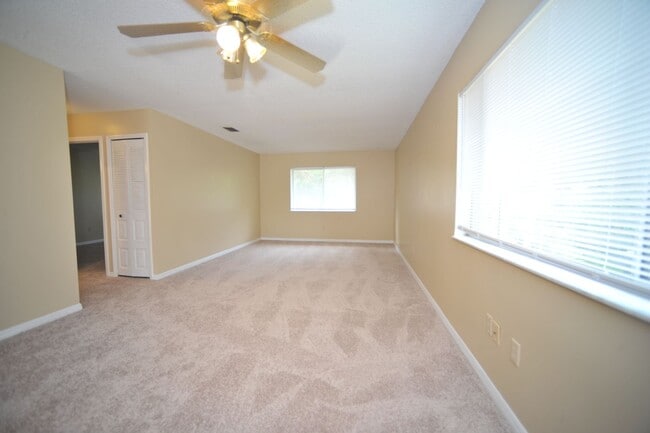 Photo - 2410 Fox Hollow Dr