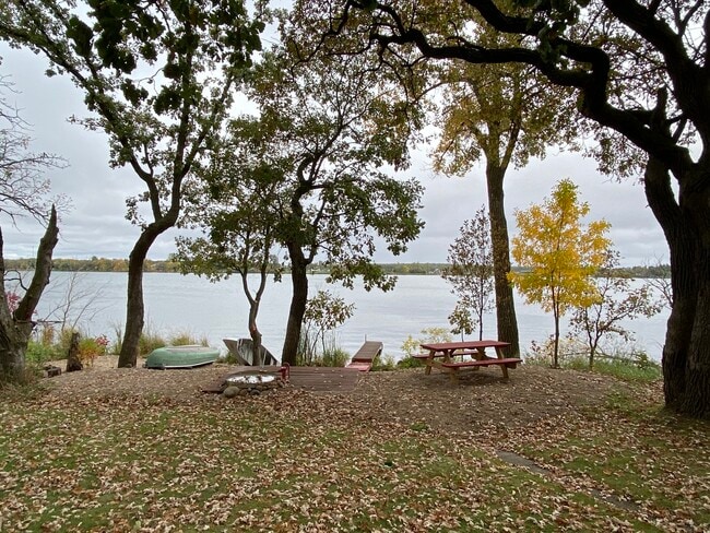 Photo - 119 Lake Blvd E Unidad Log cabin- Seasonal