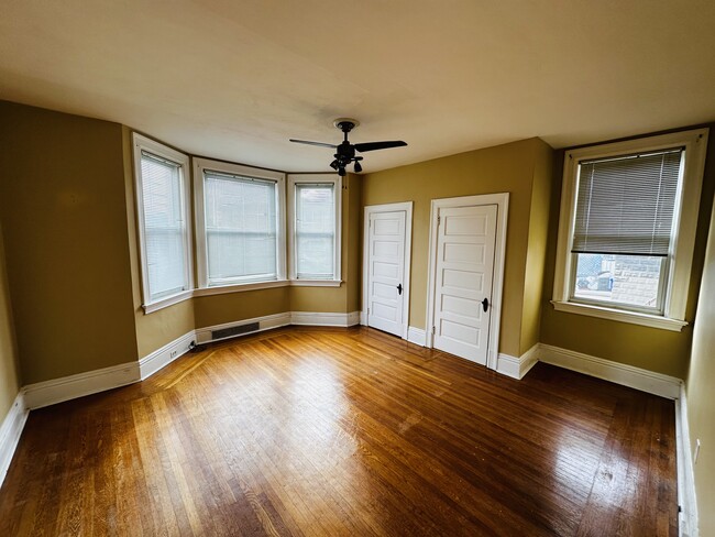 Large bedroom - 3611 Purdue St Unit 1