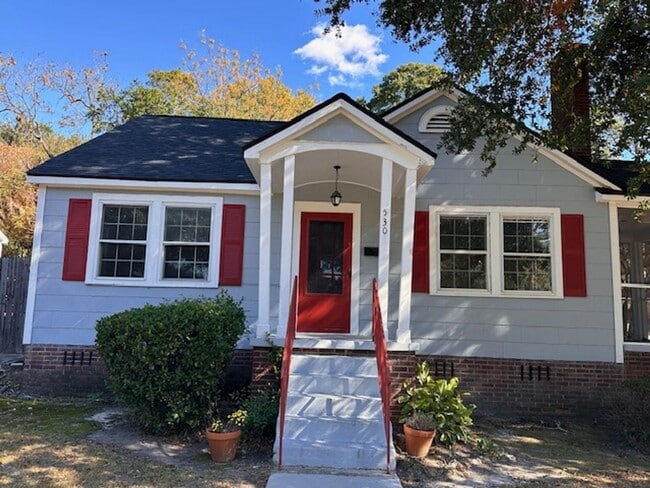 Building Photo - Move In Special! Cute Rosewood Bungalow