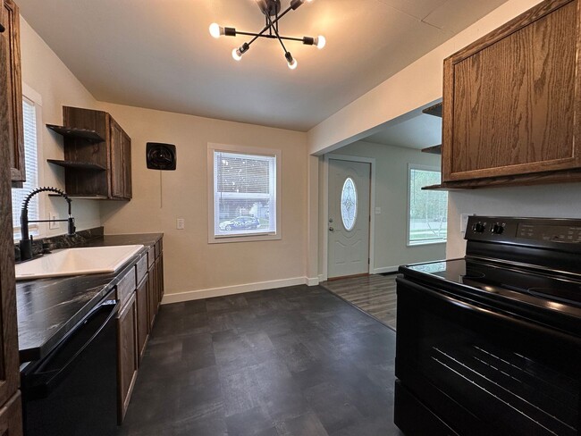 Recently Renovated Single Family Home Avai... - Recently Renovated Single Family Home Avai...