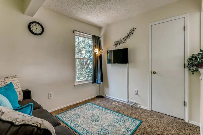 Photo - 99 N Moline St