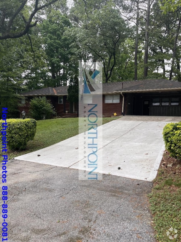 Building Photo - 2301 Elmwood Cir SE Rental