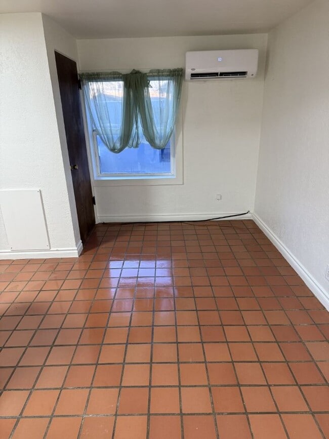 Building Photo - GT Unit GT2