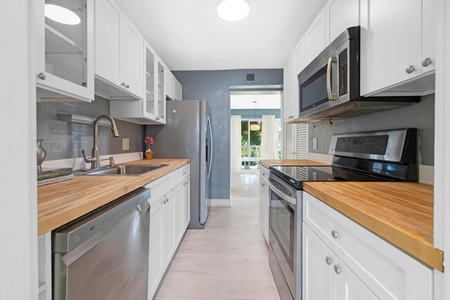 Photo - 2755 NE 28th Ave Unit C2