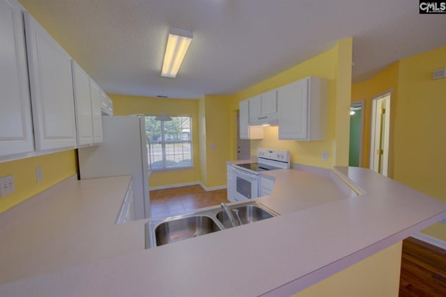 Photo - 104 Avebury Ln