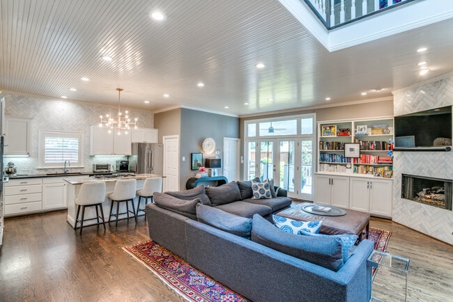 Photo - 3312 Villanova St