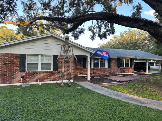 Building Photo - 3013 Sabal Rd