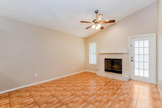 Photo - 2630 Cahill Way