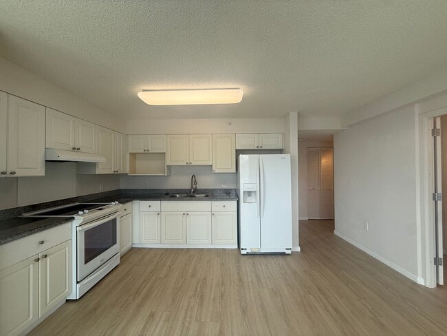 Photo - 801 South St