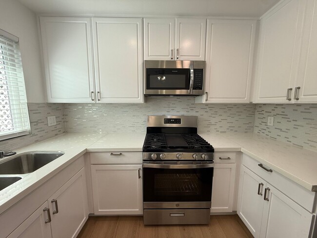 Photo - 11035 Moorpark St Unit 101