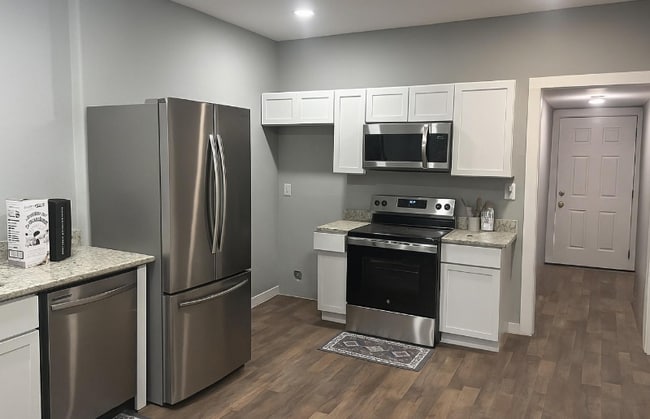 Photo - 427 E Southcross