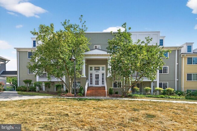 Building Photo - 4071 S Four Mile Run Dr Unit 401 Rental