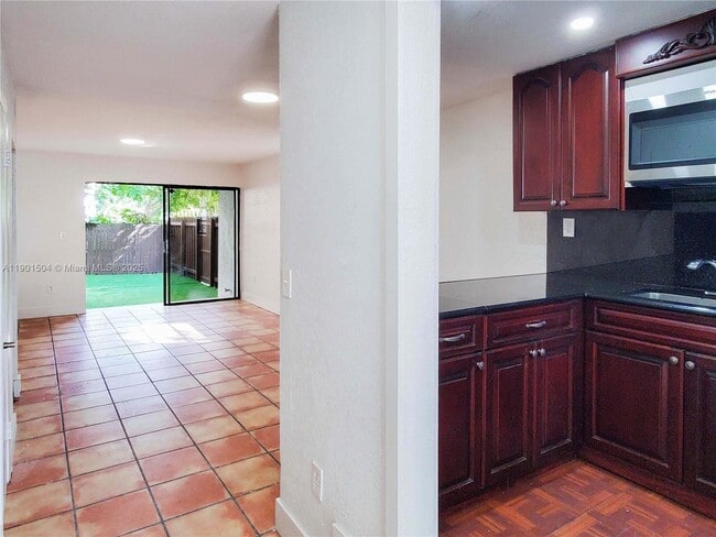 Photo - 1901 NW South River Dr