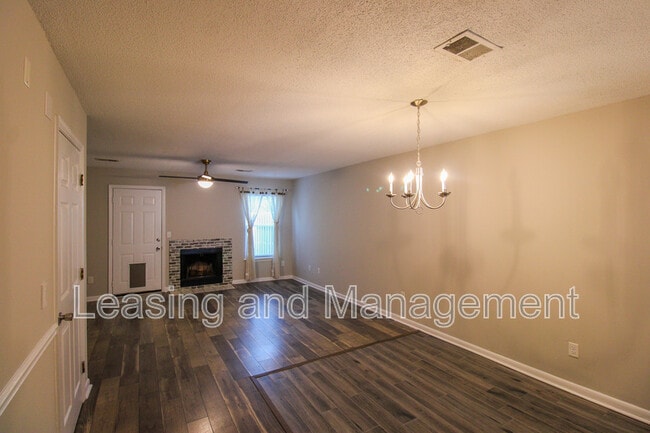 Photo - 803 Reserve Way