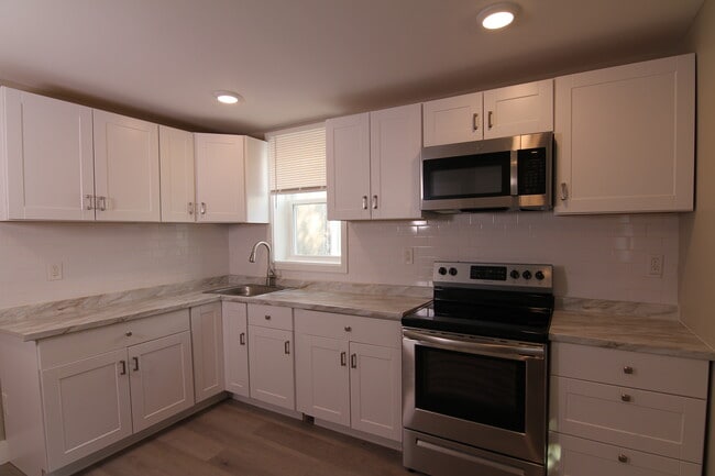 Photo - 1631 Dyre St