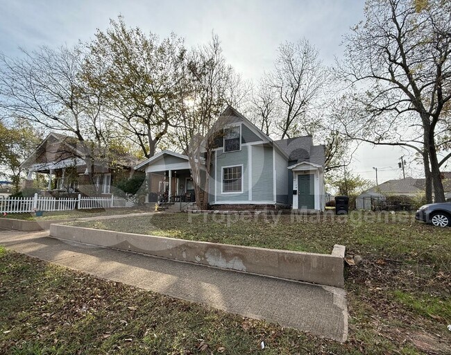 Photo - 224 W Hull St