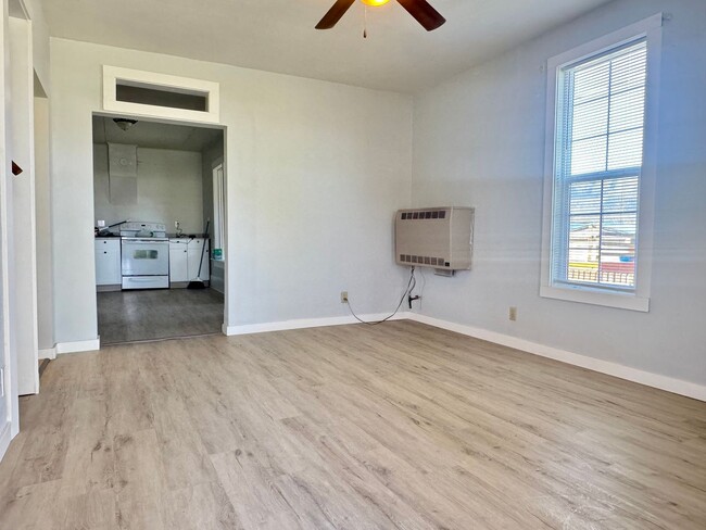 Photo - 312 E Electric St