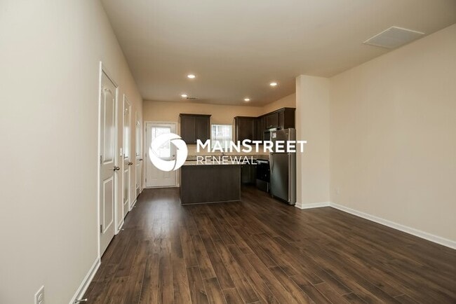 Photo - 2 Bedroom Pet-Friendly Home in La Vergne, TN with Main Street Renewal