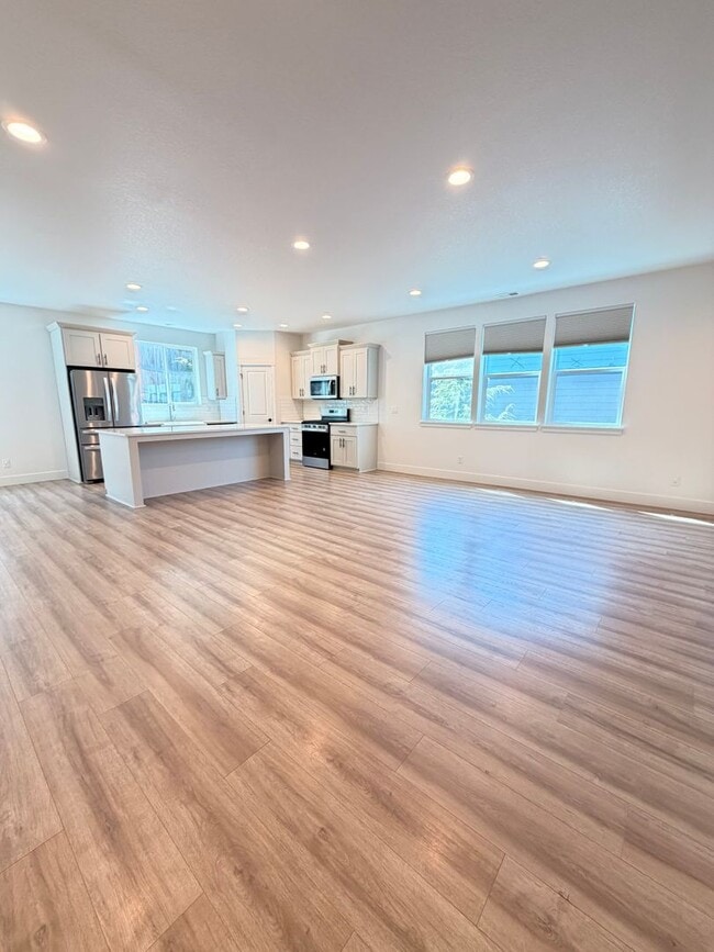 Photo - 3481 Snowberry Rd