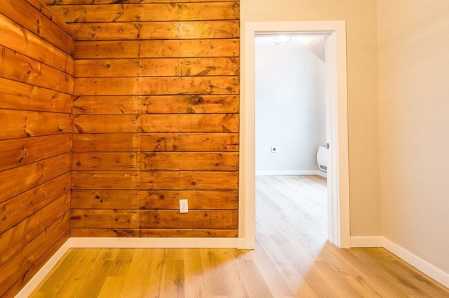 Beautiful 2-Bedroom Apartment – Quiet, Private Setting in Westbrook, Available September 1st