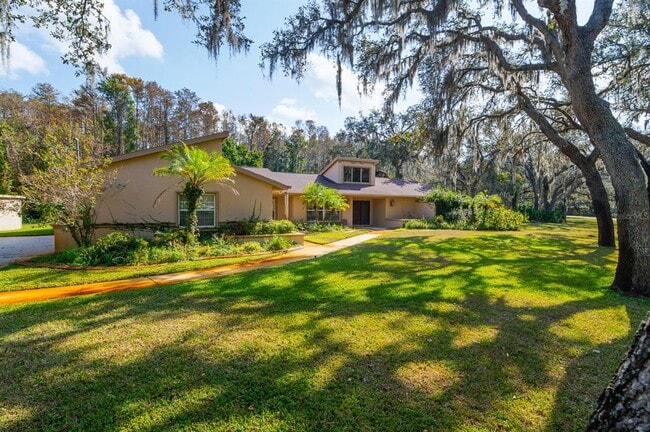 Building Photo - 10206 Lakeview Dr