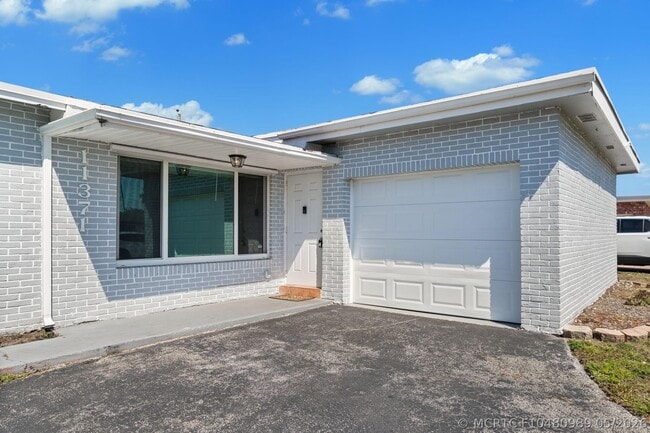 11371 NW 40th Pl