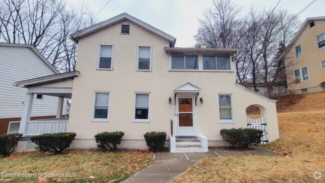 Building Photo - 211 Oak St Rental