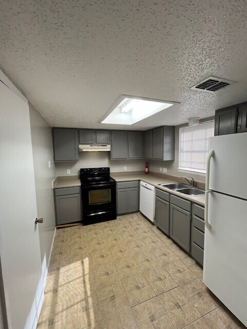 Photo - 2214 Capitan Dr