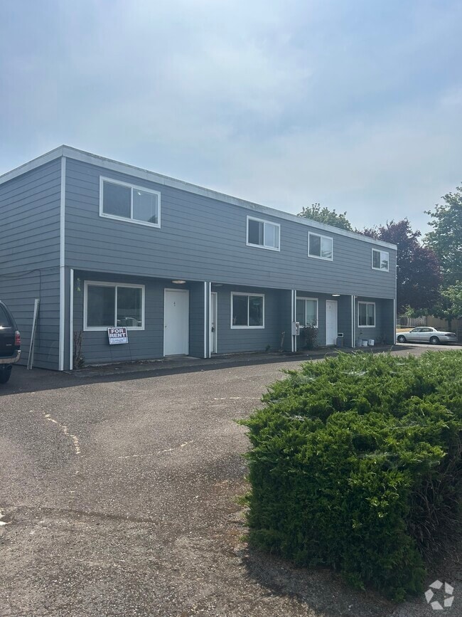 Building Photo - 380 SW Tunison Ave Rental