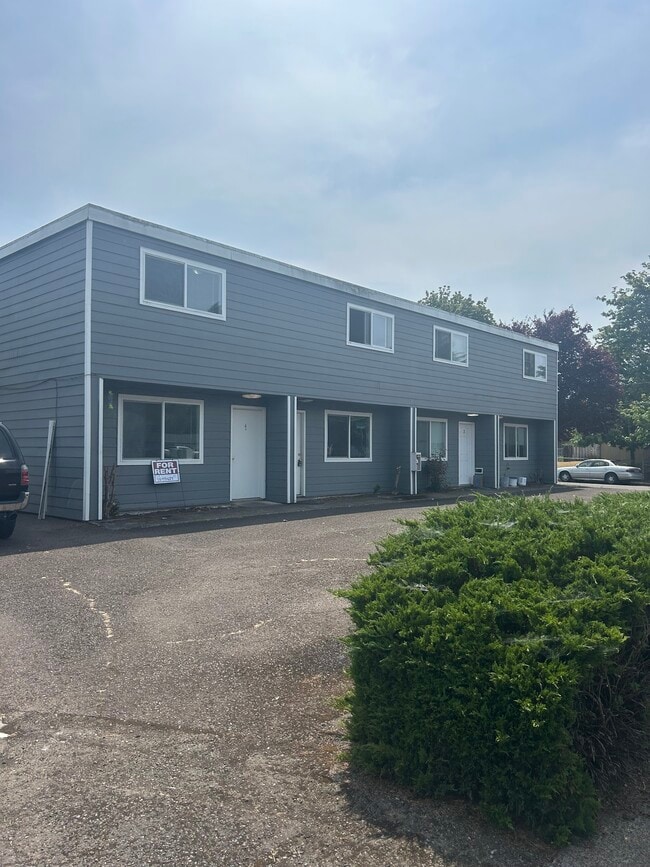 Building Photo - 380 SW Tunison Ave Rental