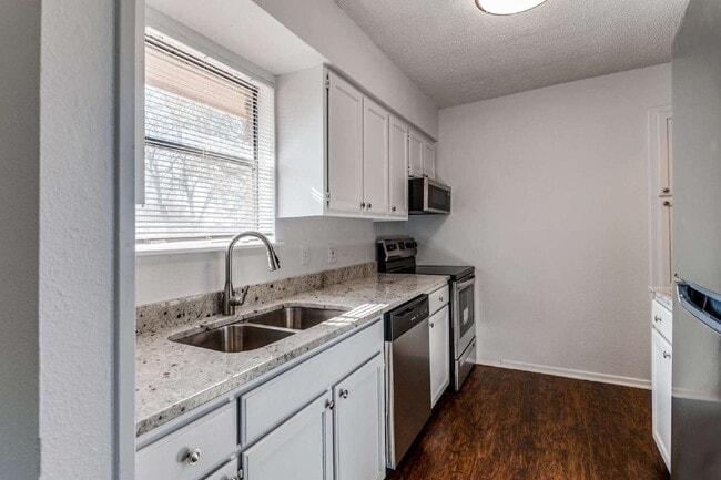 Photo - Stylish Half-Duplex in Arlington