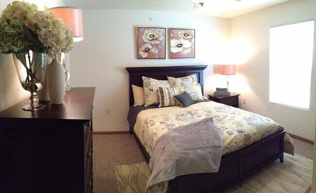 Photo - 2440 Southwoods Dr Unit Middle