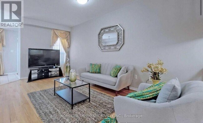 Photo - 806 Castlemore Ave