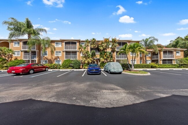 ANNUAL UNFURNISHED 2/2 IN NAPLES!! - ANNUAL UNFURNISHED 2/2 IN NAPLES!!
