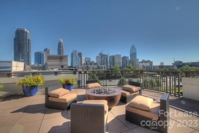 Photo - Uptown Condo! Unidad 302