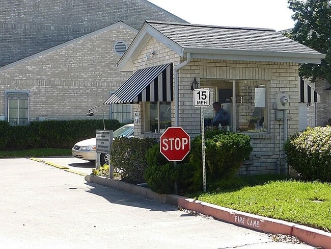 Photo - 642 Wilcrest Dr