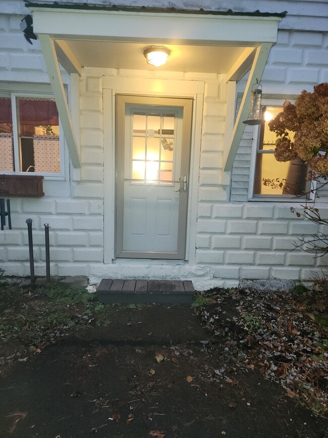 Photo - 2460 US Route 5 N