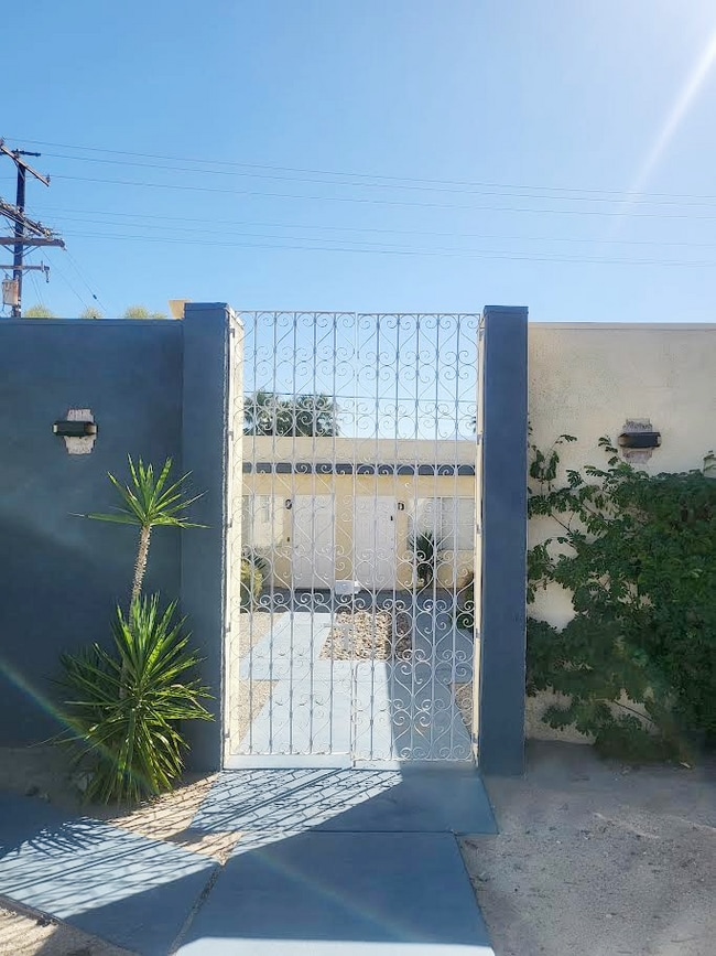 Building Photo - "Chic Palm Springs Retreat: 2BR/2BA" Unit 2