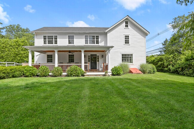 Photo - 141 W Norwalk Rd House