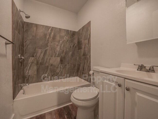 Photo - 108 N Buchanan St