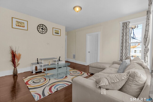 Photo - 766 George St