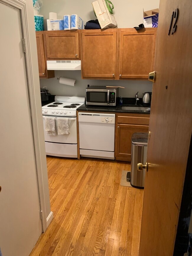 Building Photo - 12 Pratt St Unit 3 Rental