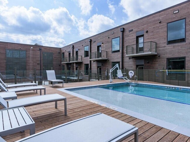1800 E 4th St Unit 225