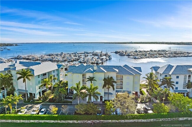 Building Photo - 775 NW Flagler Ave Unit 301